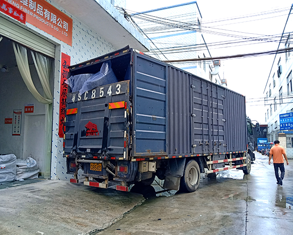 針刺無紡布工廠送貨