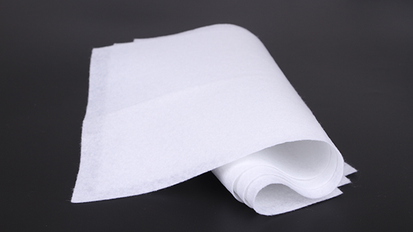 同樣的加工條件下，造成針刺無紡布厚薄不均勻的原因