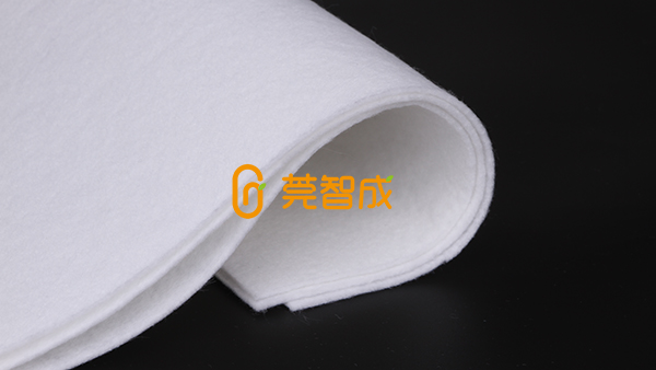 針刺無紡布生產過程中溫度對其性能有什么影響？