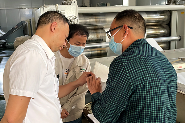 針刺棉車間客戶來訪1 針刺棉車間客戶來訪1