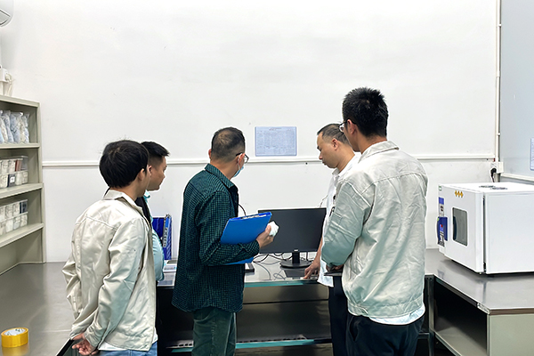 針刺棉車間客戶來訪 針刺棉車間客戶來訪