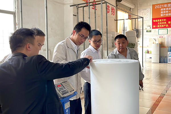 針刺棉車間客戶來訪2 針刺棉車間客戶來訪2