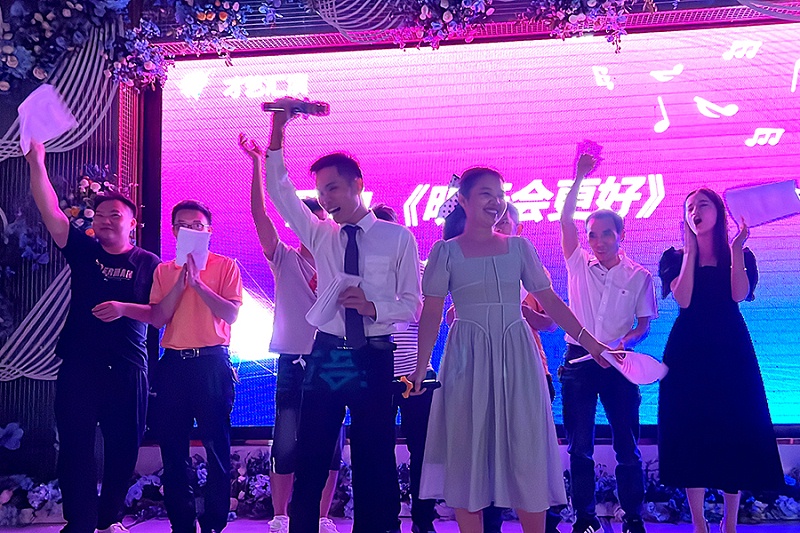 智成4隊表演《唐米拖拉機》 智成4隊表演《唐米拖拉機》