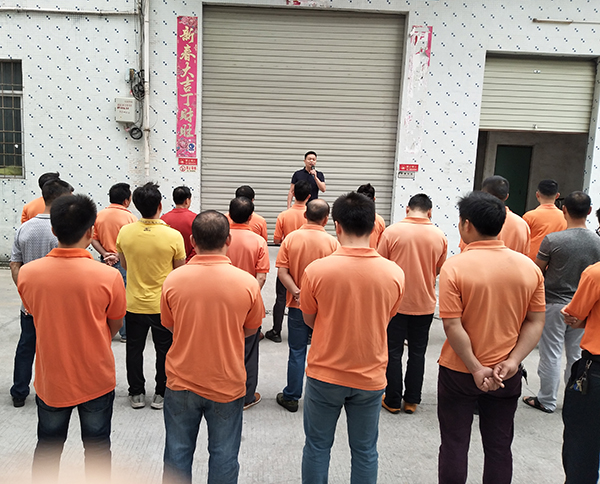 大棚保溫被無膠棉廠家開早會(huì)