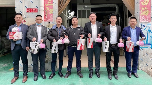 生日快樂！美好時(shí)光，你我同行！