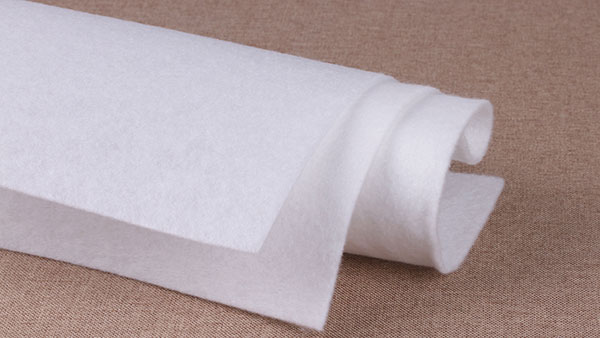 在制作滌綸針刺無(wú)紡布時(shí)需要準(zhǔn)備哪些