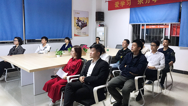 無膠棉廠家-其樂融融的讀書會(huì)