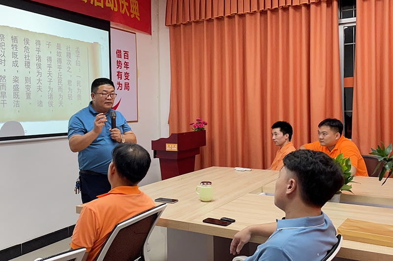 通榮制衣鄧立萬先生 通榮制衣鄧立萬先生