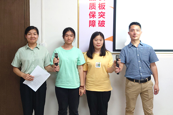 智成纖維第185期讀書會主持人接棒 智成纖維第185期讀書會主持人接棒