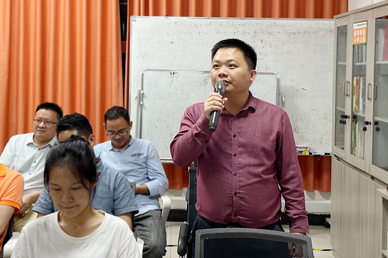 業務部吳鐘亮 業務部吳鐘亮