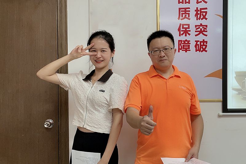 主持人鄒世曉、黃曉程 主持人鄒世曉、黃曉程