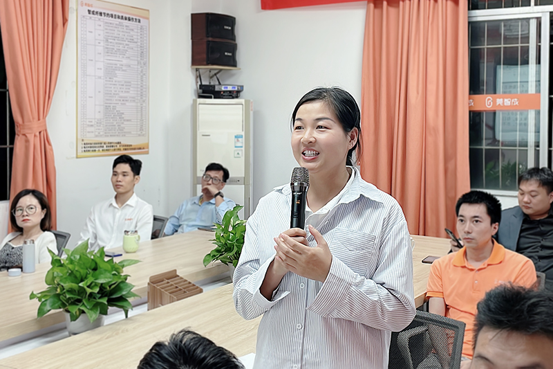 電商一部彭瓊舒 電商一部彭瓊舒